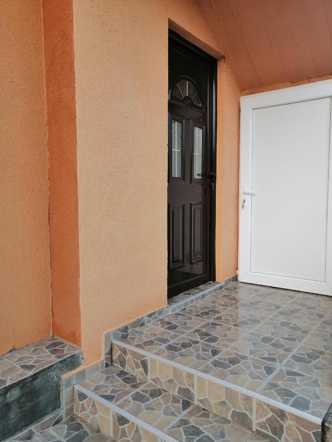 קוטור Apartman Petovic מראה חיצוני תמונה